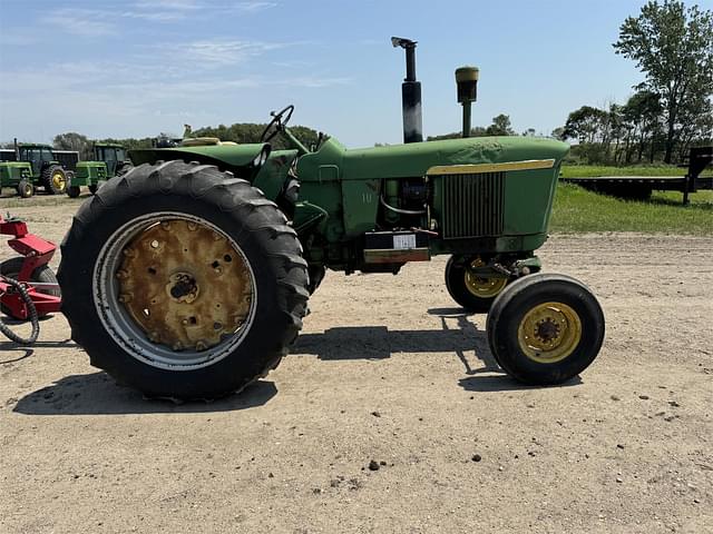 Image of John Deere 3010 equipment image 2