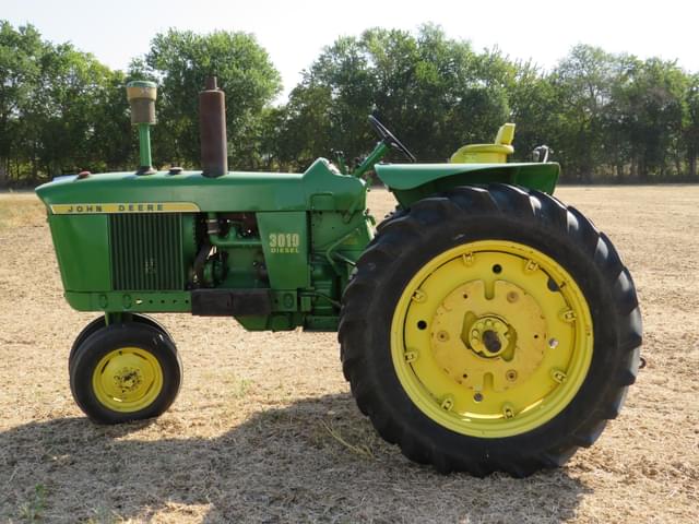 Image of John Deere 3010 equipment image 3