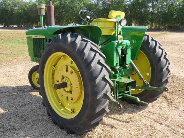 Image of John Deere 3010 equipment image 4