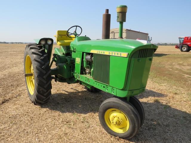 Image of John Deere 3010 equipment image 2