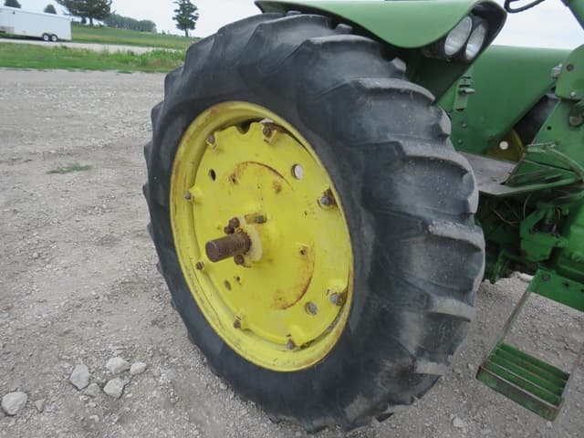 Image of John Deere 3020 equipment image 2