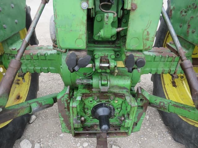 Image of John Deere 3020 equipment image 4
