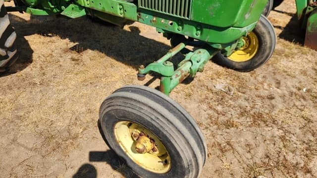 Image of John Deere 3020 equipment image 1