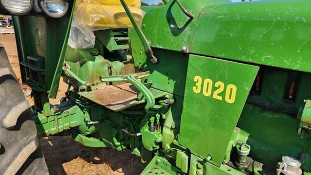 Image of John Deere 3020 equipment image 4
