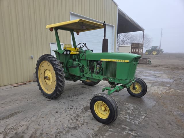 Image of John Deere 3020 equipment image 1