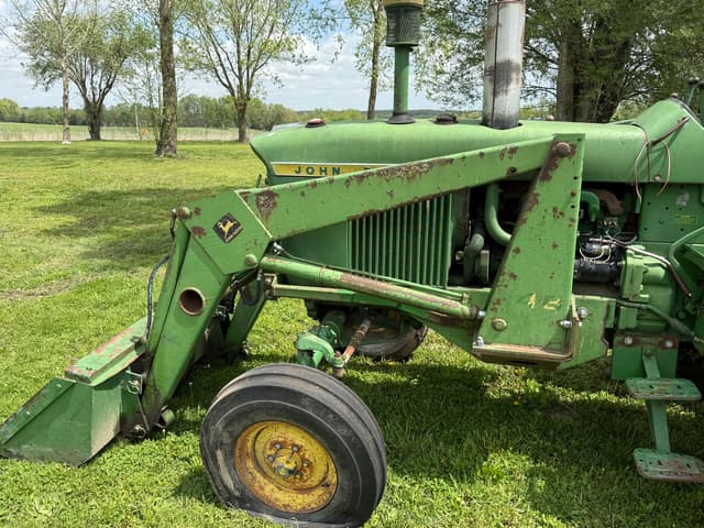 Image of John Deere 3020 equipment image 4