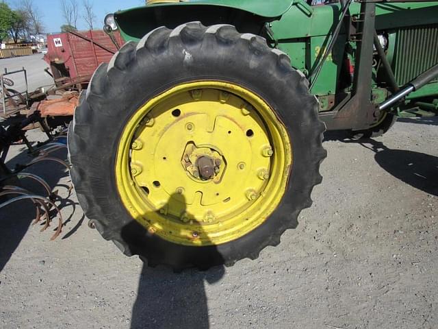 Image of John Deere 3020 equipment image 3