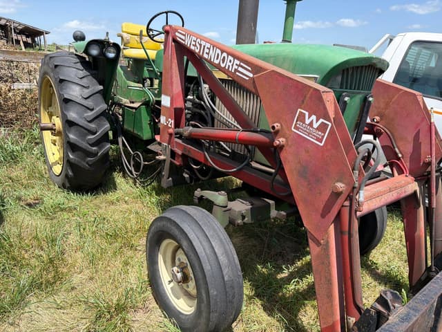 Image of John Deere 3020 equipment image 2