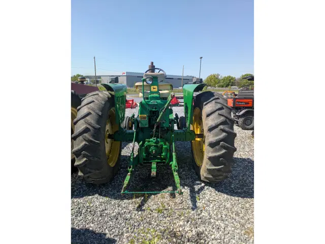 Image of John Deere 3020 equipment image 4