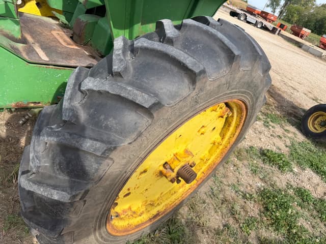 Image of John Deere 3020 equipment image 4