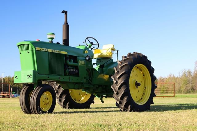 Image of John Deere 3020 equipment image 1