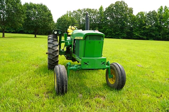 Image of John Deere 3020 equipment image 1