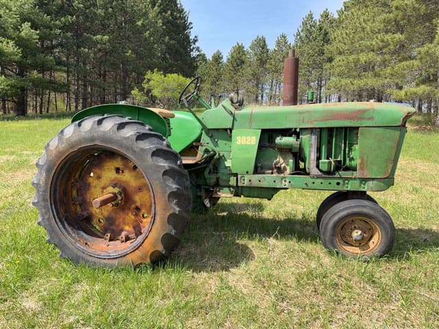 Image of John Deere 3020 equipment image 1