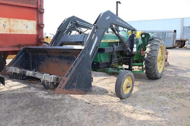 Image of John Deere 3020 equipment image 1