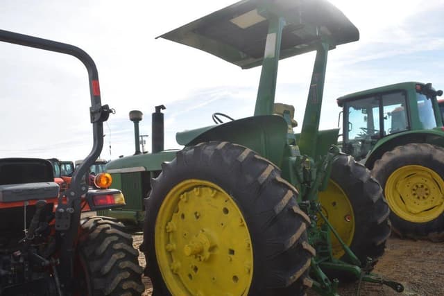 Image of John Deere 3020 equipment image 2