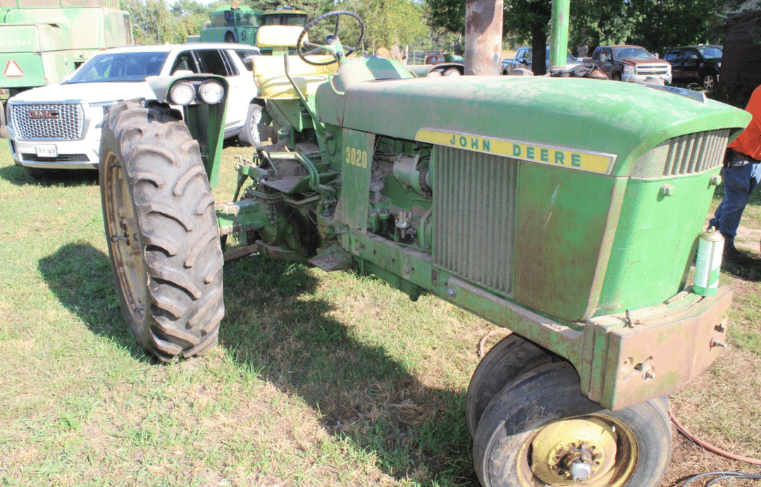 Image of John Deere 3020 Image 1