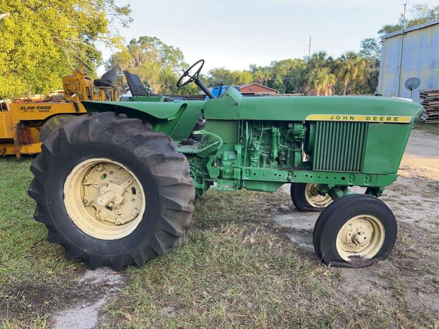 Image of John Deere 3020 equipment image 4