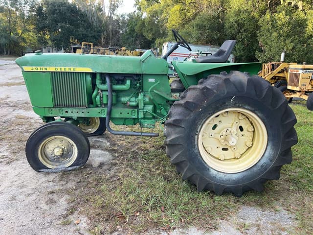 Image of John Deere 3020 equipment image 1