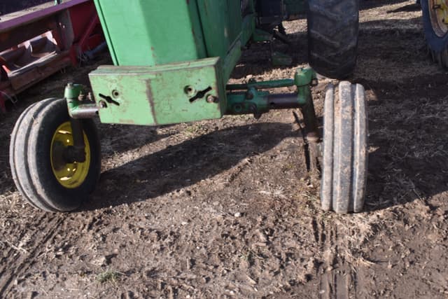 Image of John Deere 3020 equipment image 4