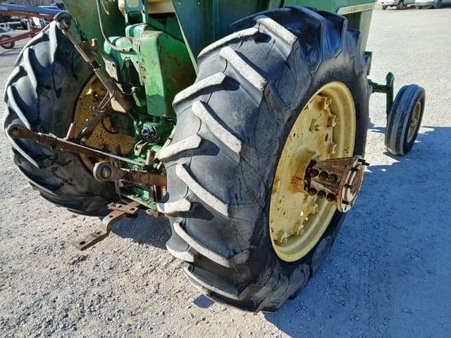Image of John Deere 3020 equipment image 4