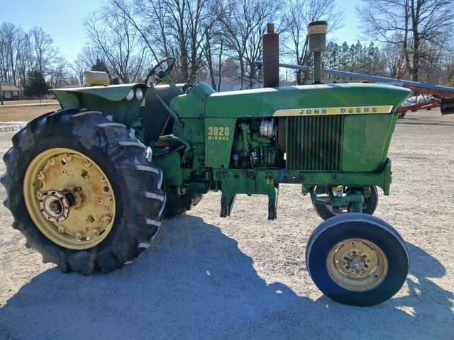 Image of John Deere 3020 equipment image 2