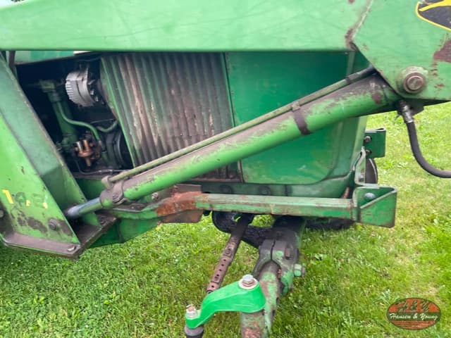 Image of John Deere 3020 equipment image 4