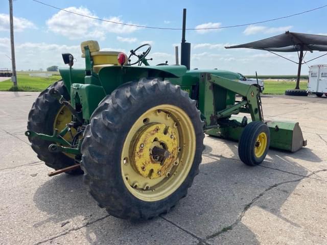 Image of John Deere 3020 equipment image 4