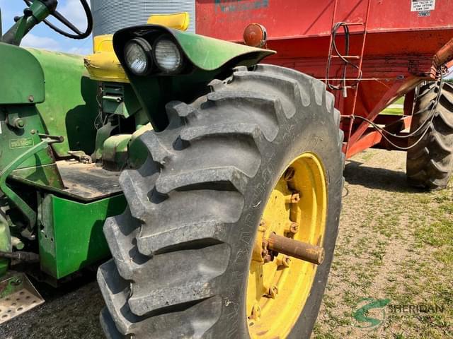 Image of John Deere 3020 equipment image 3