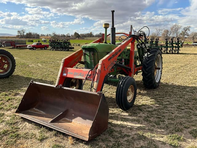 Image of John Deere 3020 equipment image 2