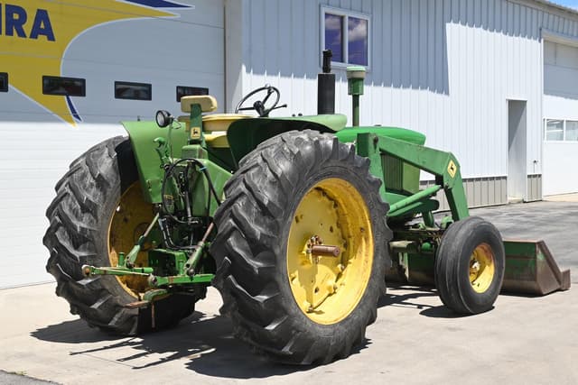 Image of John Deere 3020 equipment image 2