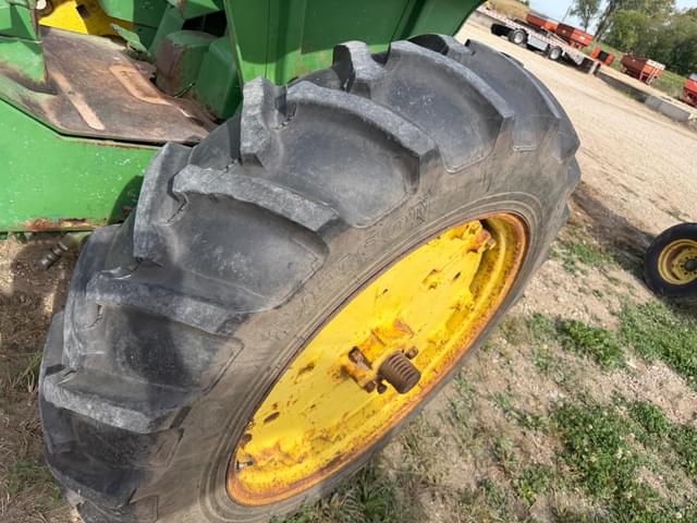 Image of John Deere 3020 equipment image 4