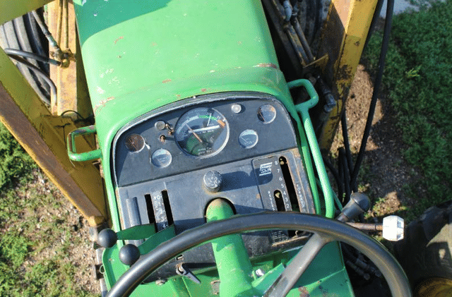Image of John Deere 3020 equipment image 1