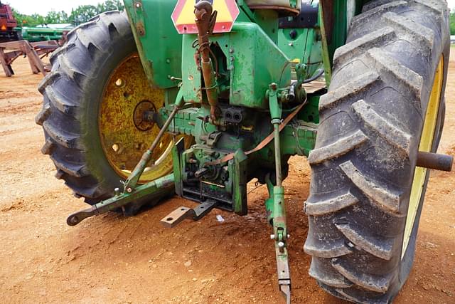 Image of John Deere 3020 equipment image 4