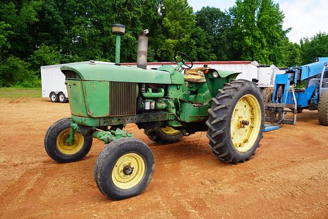 Image of John Deere 3020 equipment image 1