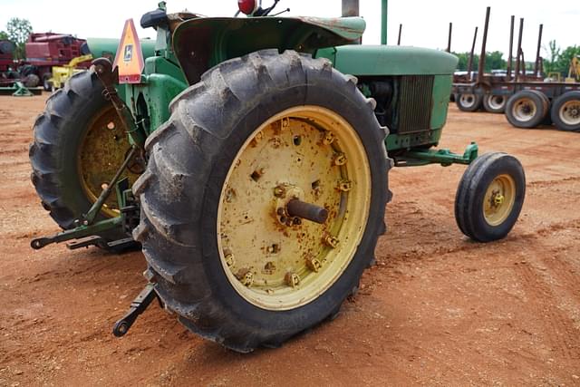 Image of John Deere 3020 equipment image 3