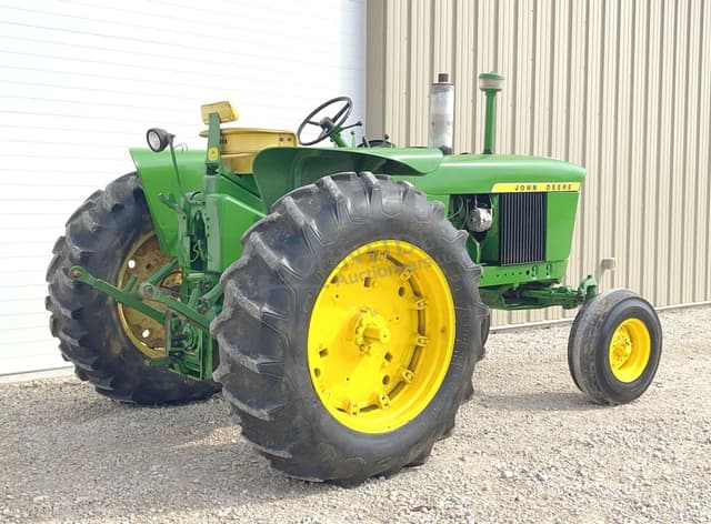Image of John Deere 3020 equipment image 4