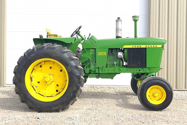 Image of John Deere 3020 equipment image 2