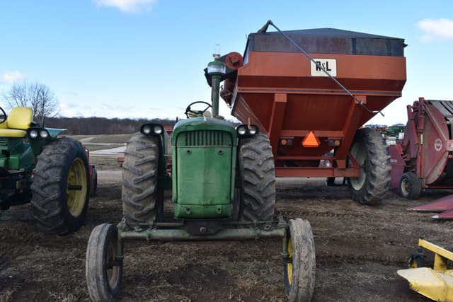 Image of John Deere 3020 equipment image 1