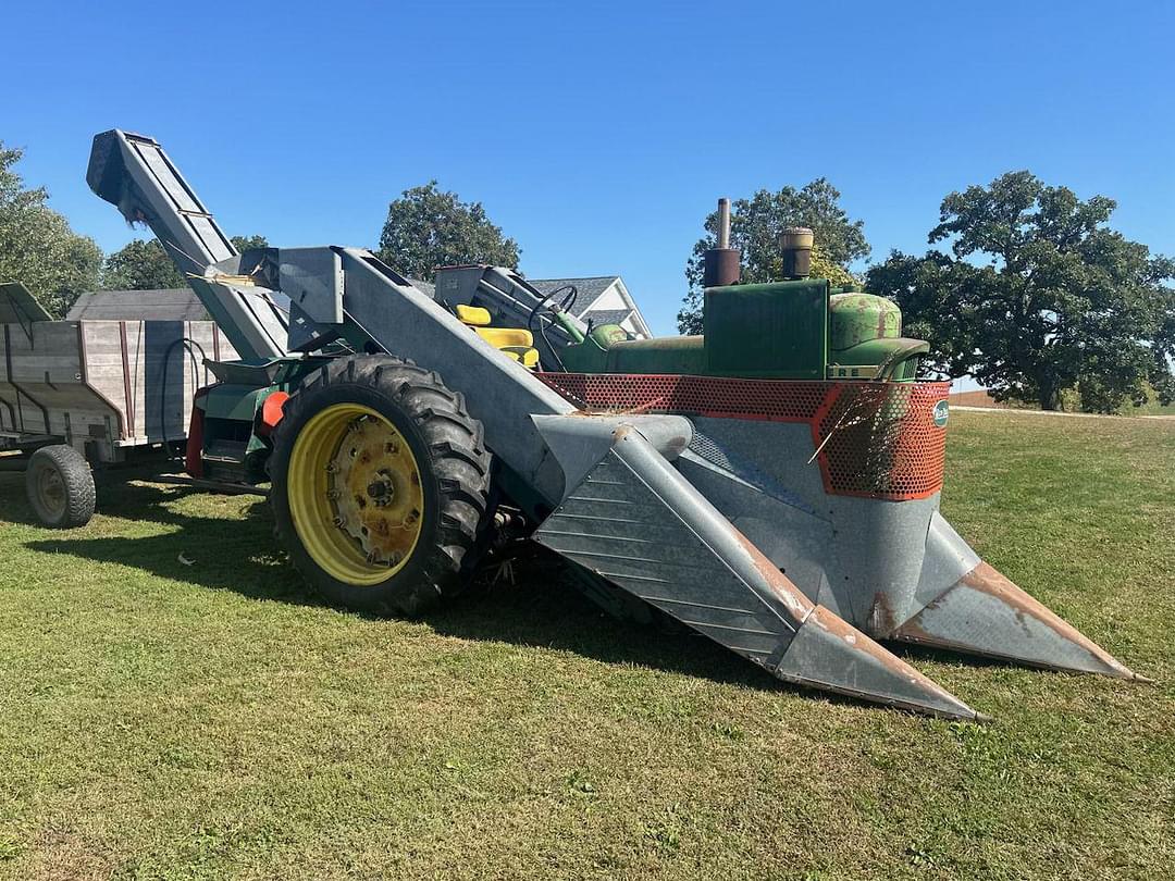 Image of John Deere 3020 Image 0