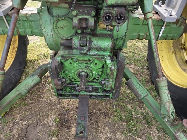 Image of John Deere 3020 equipment image 4