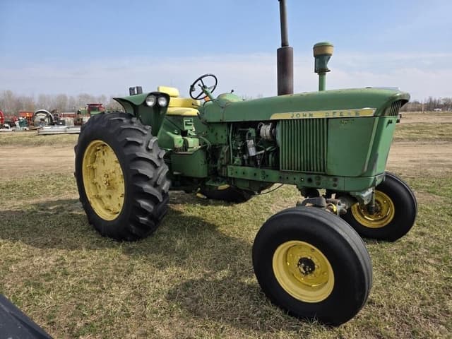 Image of John Deere 3020 equipment image 1