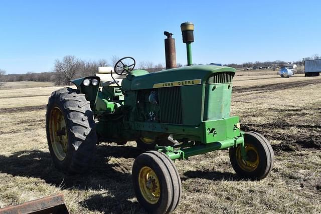 Image of John Deere 3020 equipment image 2