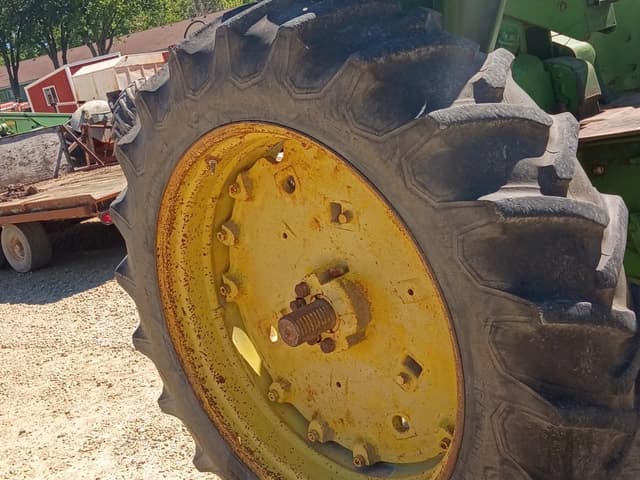 Image of John Deere 3020 equipment image 2