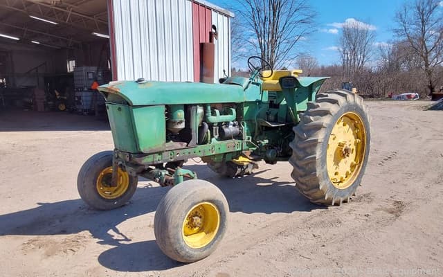 Image of John Deere 3020 equipment image 1