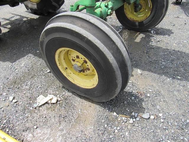 Image of John Deere 3020 equipment image 4