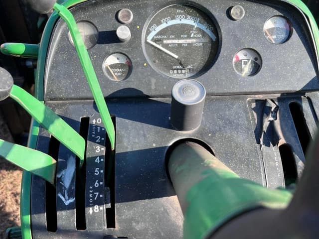 Image of John Deere 3020 equipment image 4