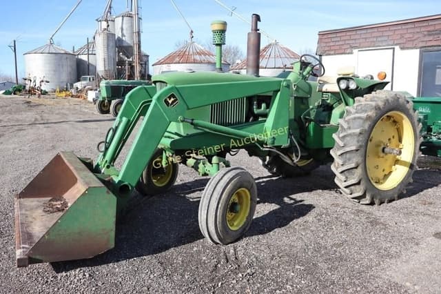 Image of John Deere 3020 equipment image 2