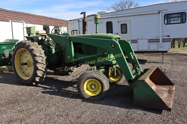 Image of John Deere 3020 equipment image 1