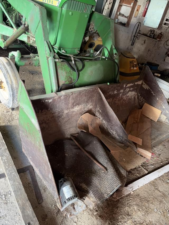 Image of John Deere 3020 equipment image 1