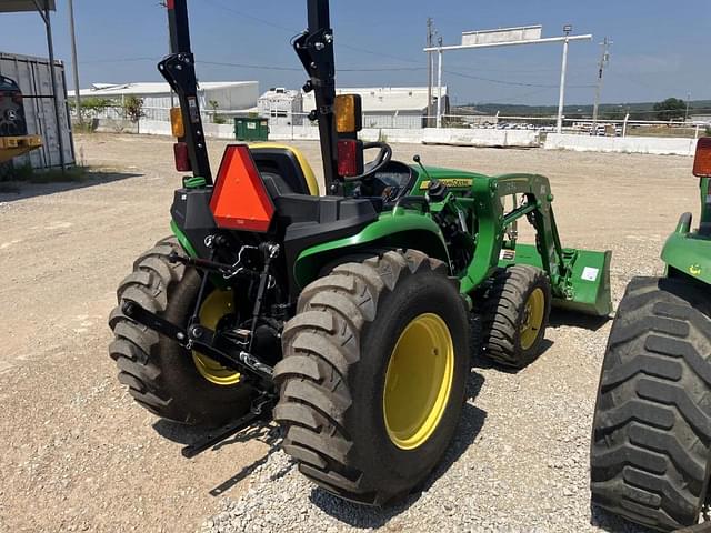 Image of John Deere 3025E equipment image 2